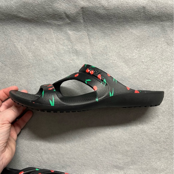 NWOT Crocs Womens Kadee II Cherry Pattern Sandals Size 10 - Picture 12 of 13